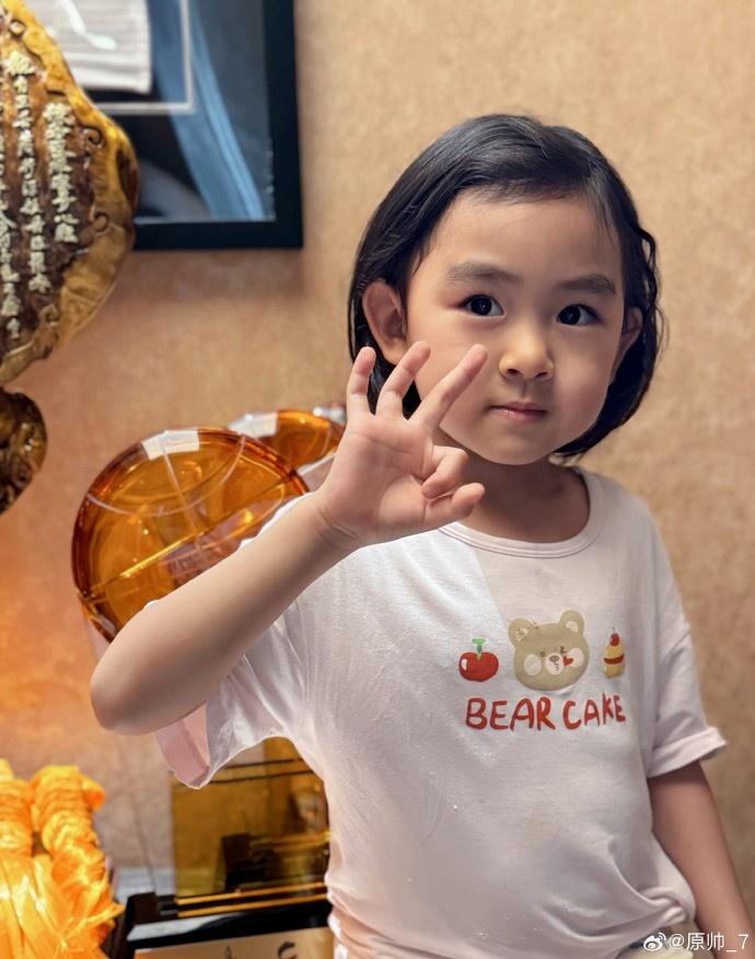 三分大賽三冠王！原帥曬三冠獎杯：完成了女兒給安排的任務(wù)！