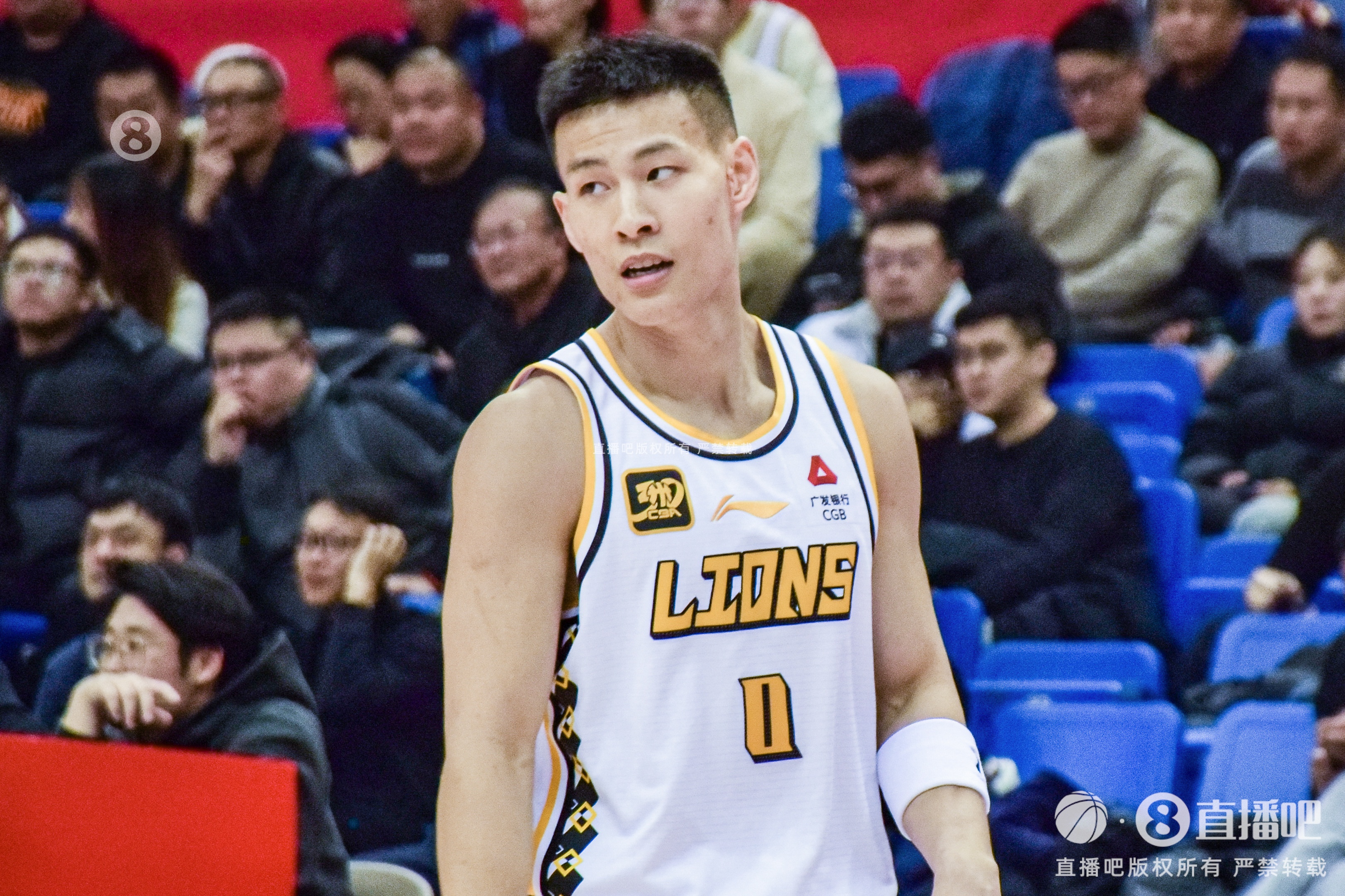 毫無(wú)狀態(tài)！林秉圣11投僅1中拿到3分3斷 出現(xiàn)2失誤4犯規(guī)
