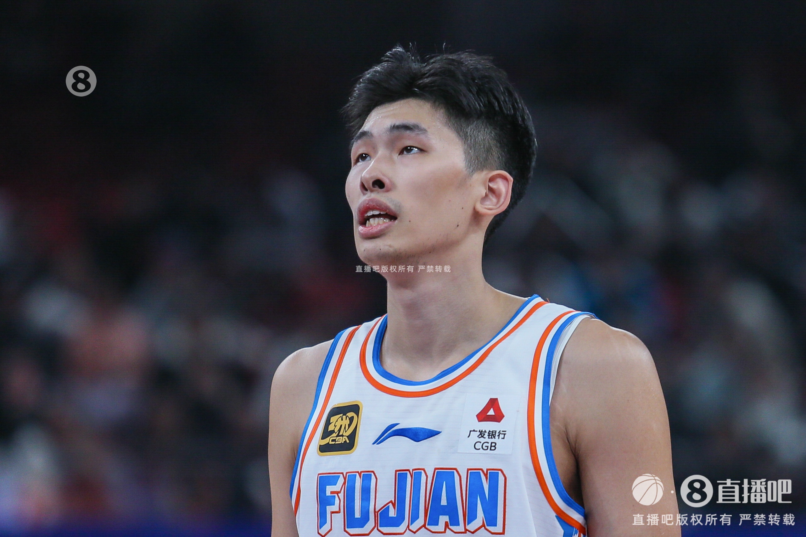 拼盡全力！鄒陽(yáng)打滿48分鐘14中7拿到25分5板3斷2帽 三分10中5