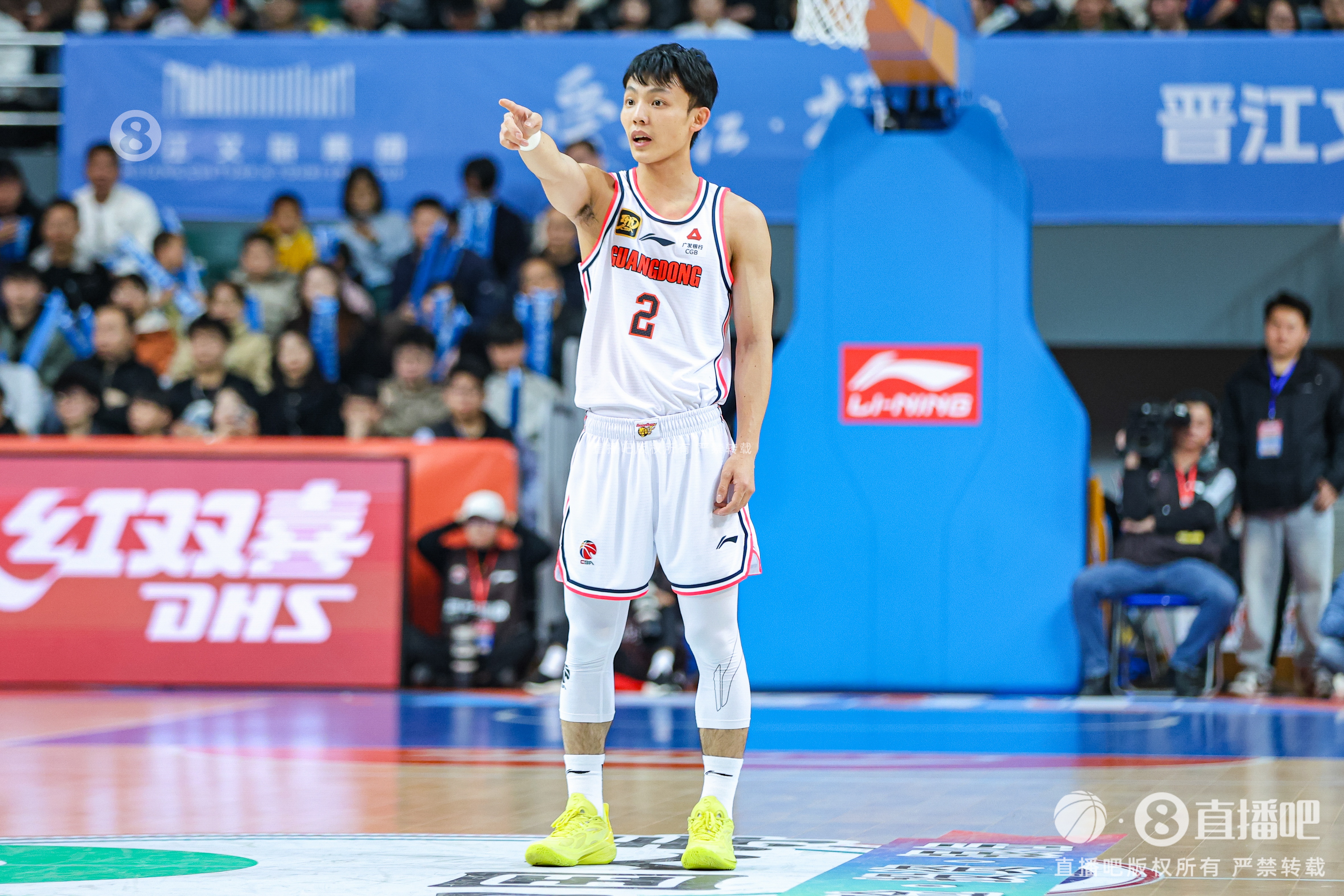 手熱！徐杰打滿首節(jié)5中4拿到10分2助 正負(fù)值+17