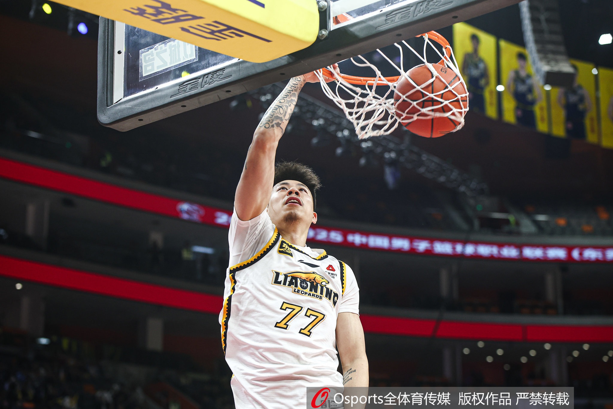 很拼！張鎮(zhèn)麟28投11中&三分14中5砍29分7板4助2斷 5個(gè)前場(chǎng)籃板